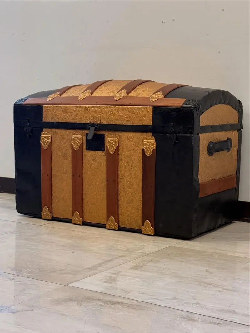 Antique steamer trunk restoration - After